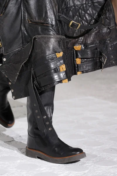 Look 10